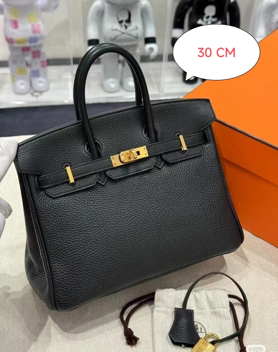 Hermès Birkin Bag 30 Handbag in Black Leather with Gold-plated Hardware